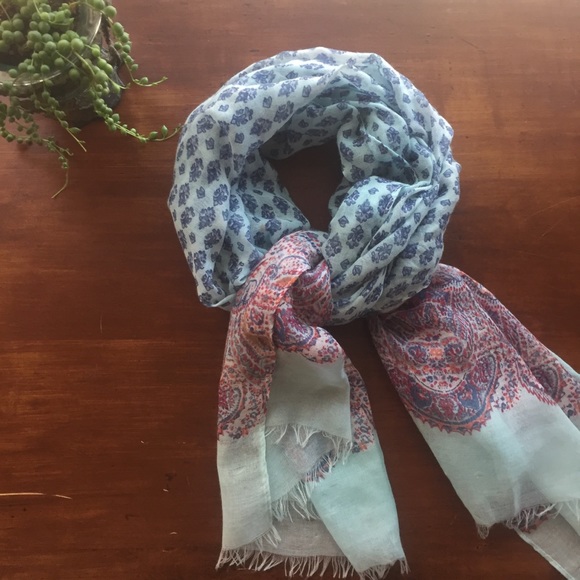 Lightweight scarf - Picture 2 of 5